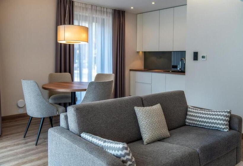 استودیوی استاندارد, Meta Apartments