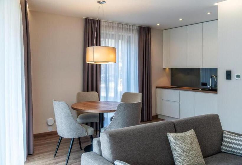 استودیوی استاندارد, Meta Apartments