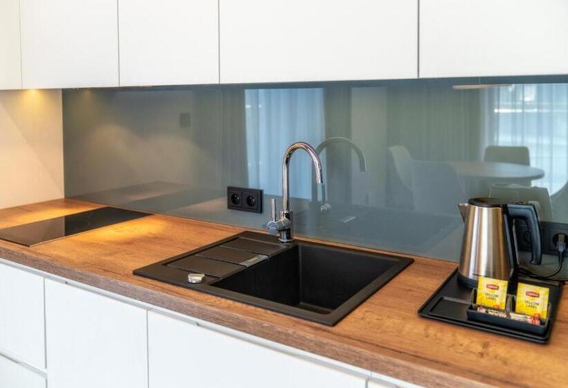 استودیوی استاندارد, Meta Apartments