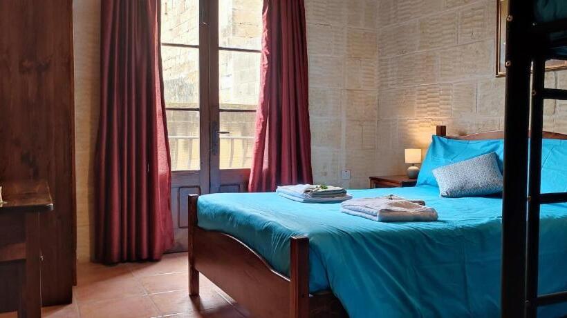 اتاق خانوادگی, Grotto's Paradise B&b