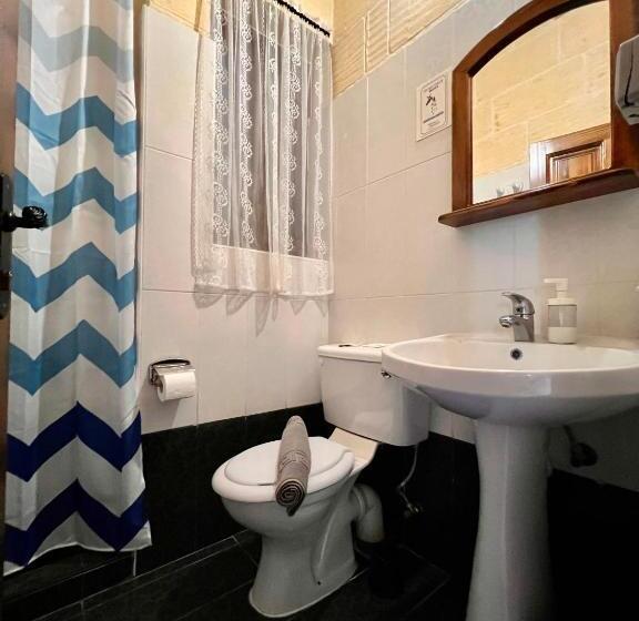 اتاق راحتی سه تخته, Grotto's Paradise B&b