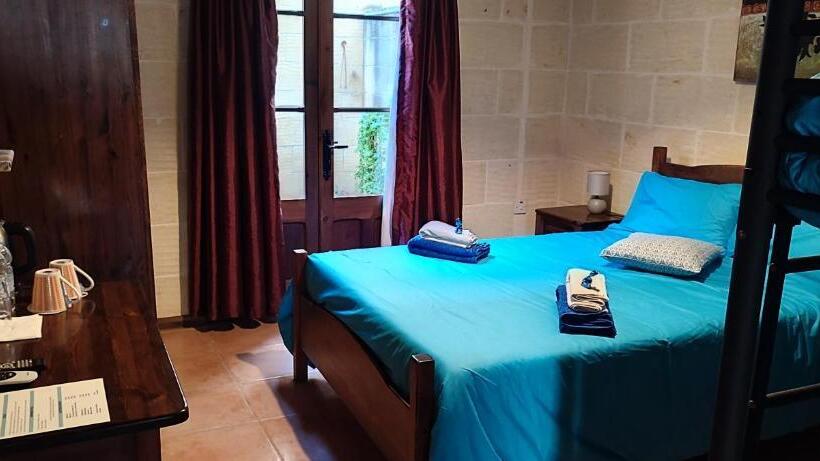 اتاق خانوادگی, Grotto's Paradise B&b