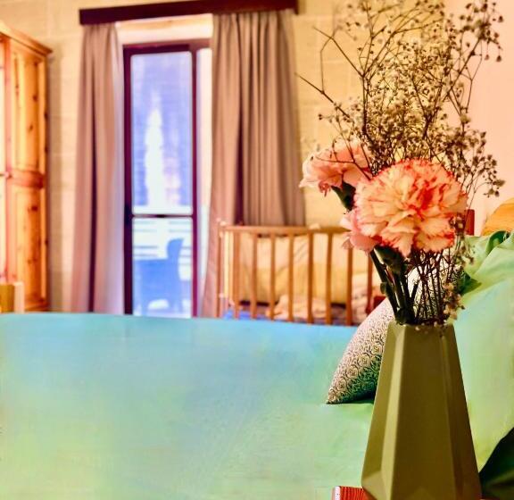 اتاق راحتی سه تخته, Grotto's Paradise B&b