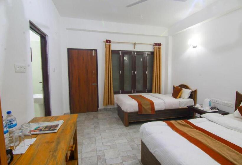 اتاق استاندارد با بالکن, Chitwan Park Village