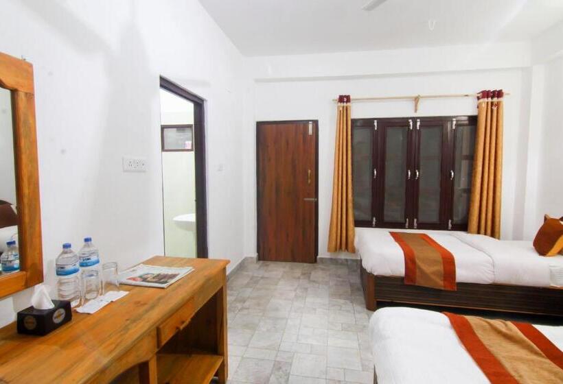 اتاق استاندارد با بالکن, Chitwan Park Village