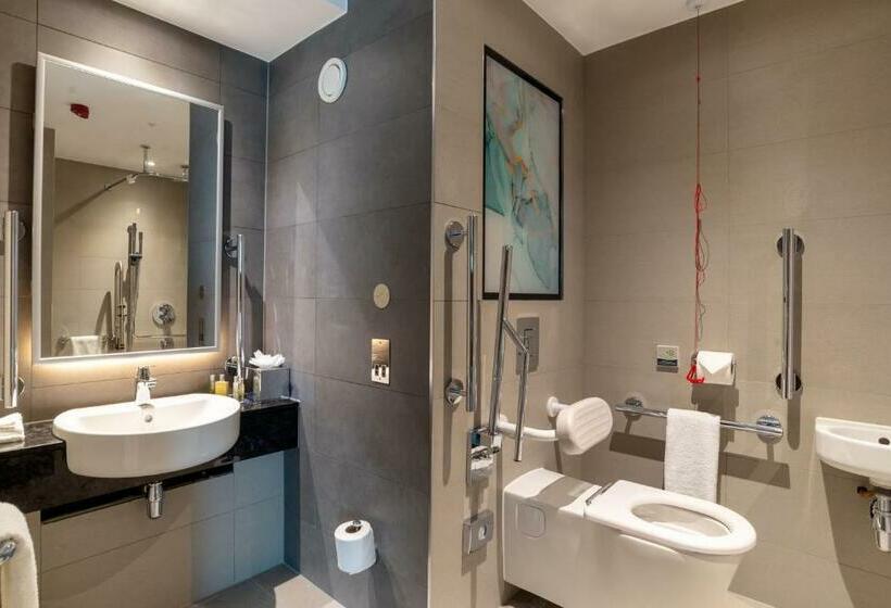 اتاق استاندارد با تخت بزرگ برای معلولان, Hilton Garden Inn London Heathrow Terminal 2 And 3