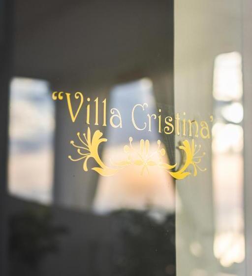 اتاق لوکس با بالکن و چشم‌انداز دریا, B&b Villa Cristina