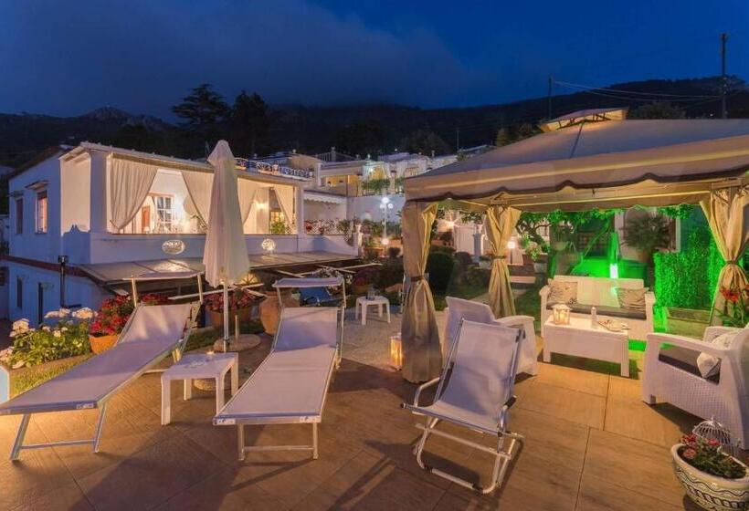 اتاق لوکس با بالکن, B&b Villa Cristina