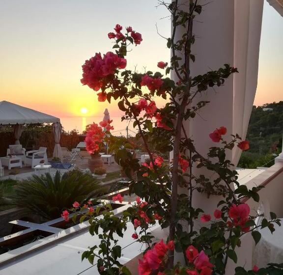 اتاق لوکس با بالکن, B&b Villa Cristina