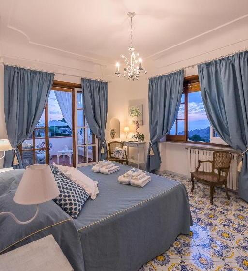اتاق لوکس با بالکن و چشم‌انداز دریا, B&b Villa Cristina