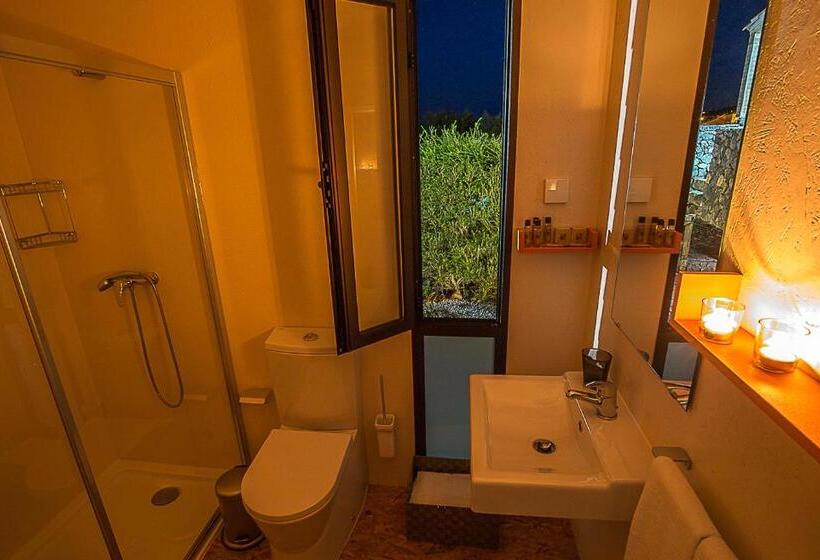 بانگلوی استاندارد, Alluar Lodge