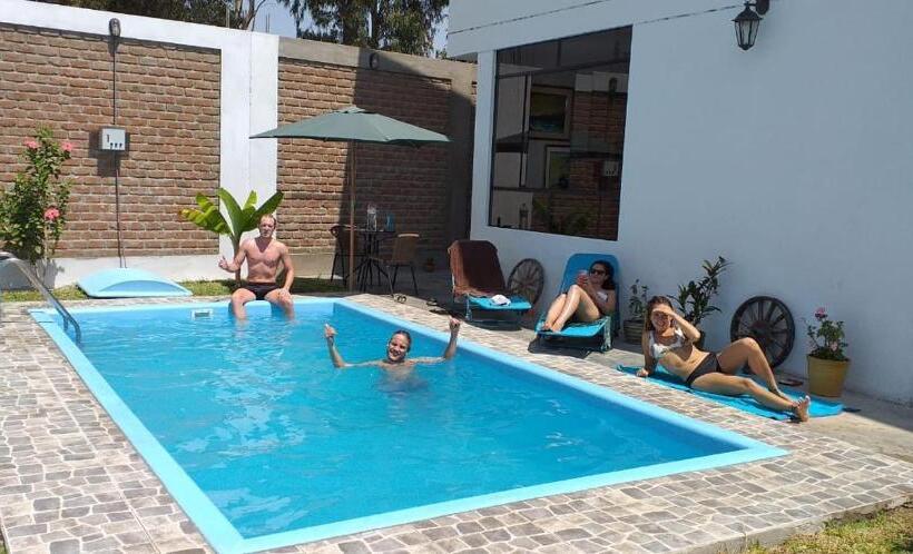 اتاق استاندارد چهار تخته, Diamond Monkey Lodge