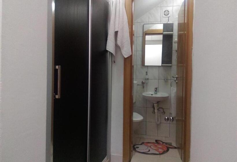 اتاق راحتی سه تخته, Pansion Ponte