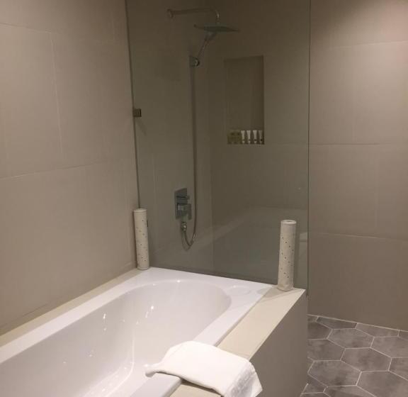 سوییت اجرایی, Acacia Hotel Bacolod