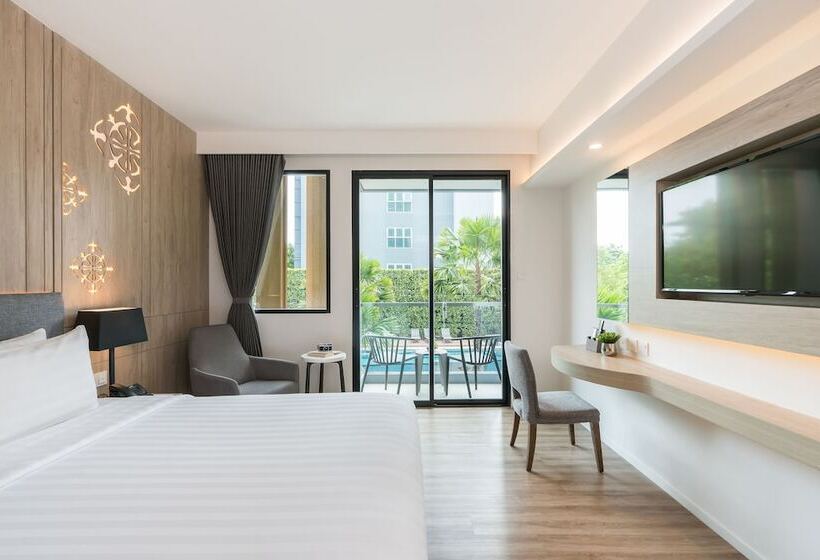 带泳池观景的豪华房, Amber Pattaya