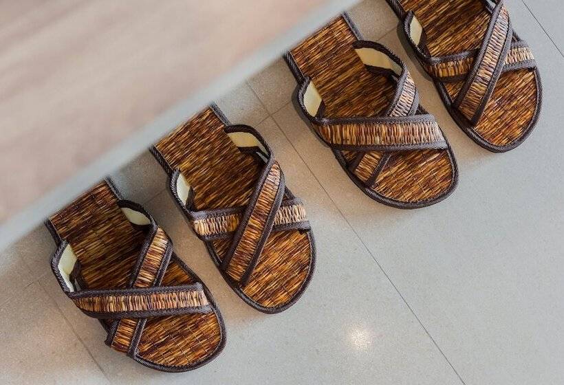 带泳池观景的豪华房, Amber Pattaya