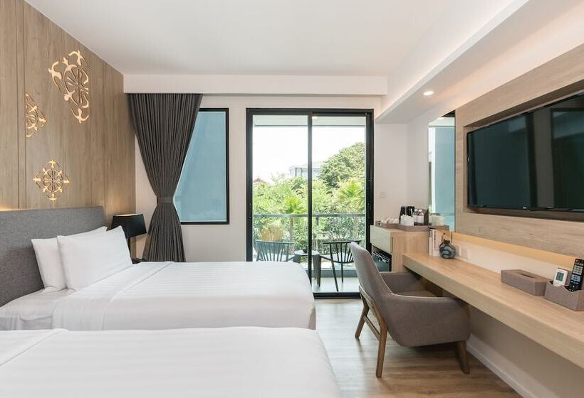 带泳池观景的豪华房, Amber Pattaya
