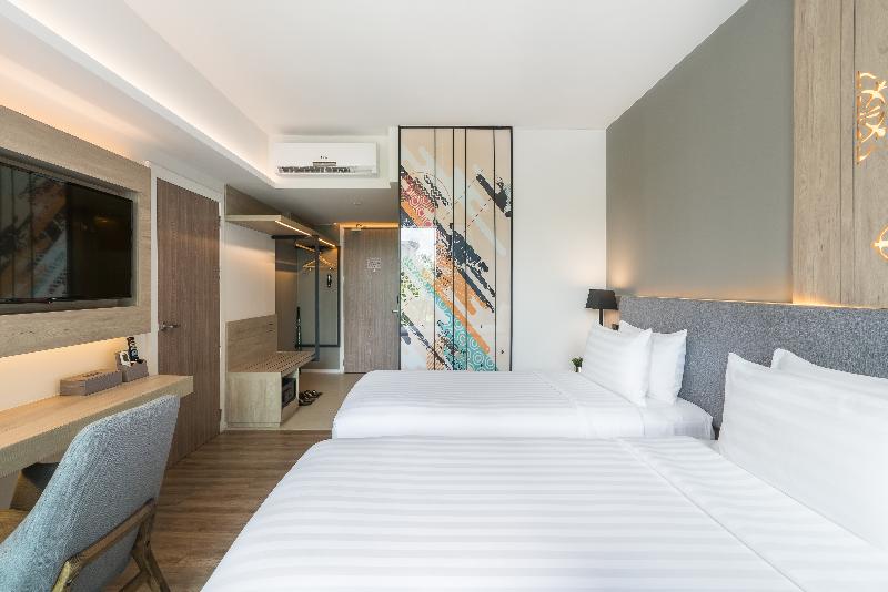 带泳池观景的豪华房, Amber Pattaya