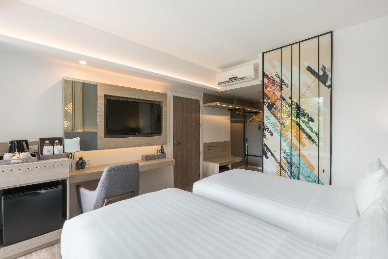 带泳池观景的豪华房, Amber Pattaya