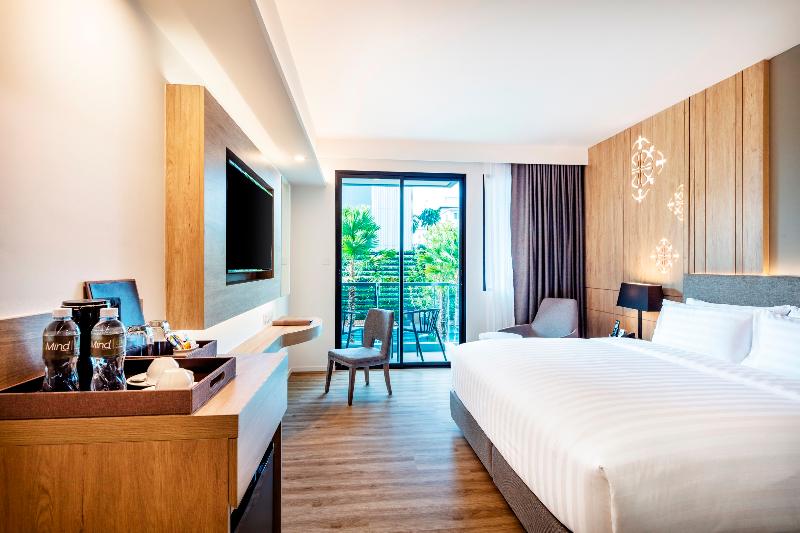 带泳池观景的豪华房, Amber Pattaya