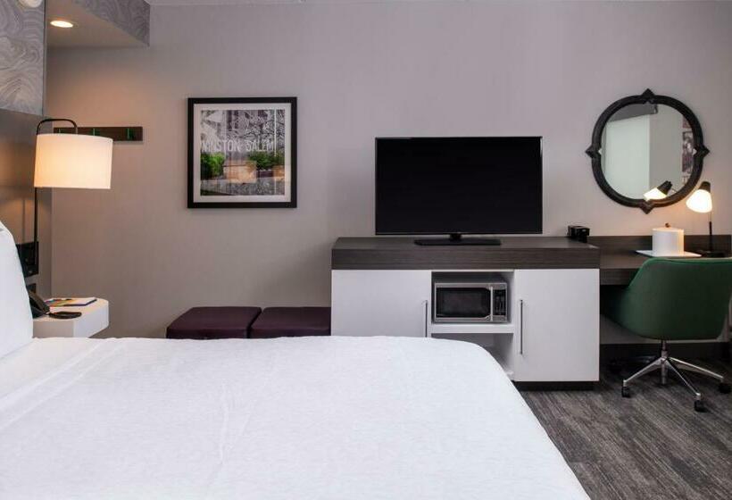 اتاق استاندارد با تخت بزرگ, Hampton Inn & Suites Winstonsalem Downtown