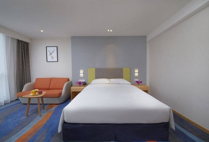 Standard Room Double Bed City View, Holiday Inn Express Zhengzhou Zhengdong, An Ihg