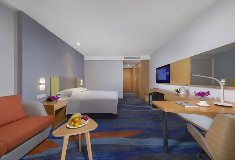 Standard Room Double Bed City View, Holiday Inn Express Zhengzhou Zhengdong, An Ihg