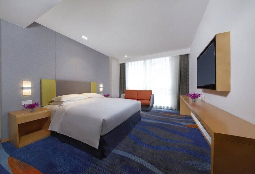 Standard Room Double Bed City View, Holiday Inn Express Zhengzhou Zhengdong, An Ihg