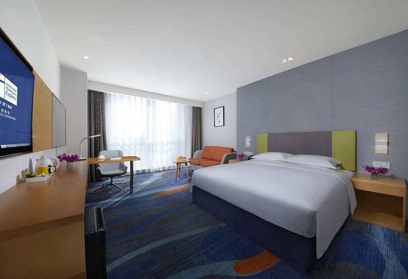 Standard Room Double Bed City View, Holiday Inn Express Zhengzhou Zhengdong, An Ihg