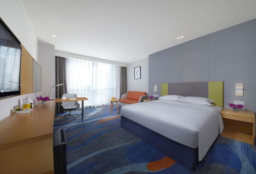 Standard Room Double Bed City View, Holiday Inn Express Zhengzhou Zhengdong, An Ihg
