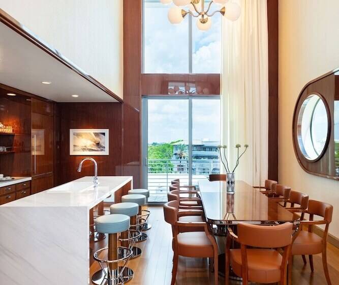 سوئیت پرزیدنت, Mr. C Miami  Coconut Grove