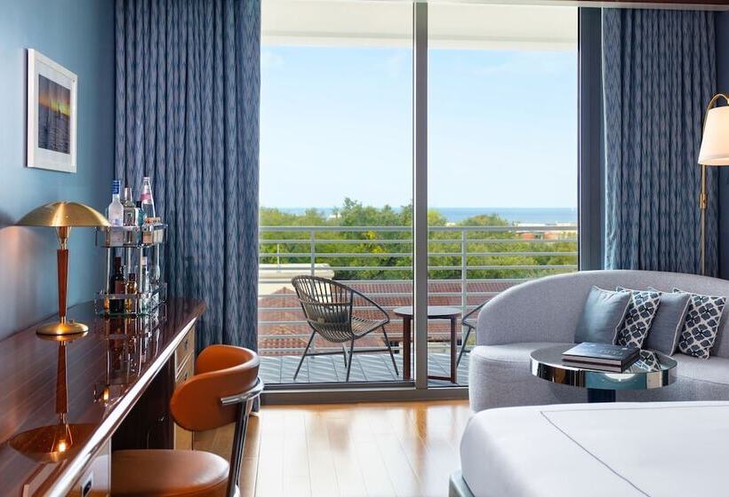 سوئیت برای معلولان, Mr. C Miami  Coconut Grove
