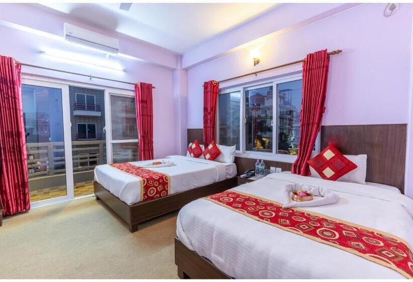 اتاق لوکس سه تخته, Tulip Pokhara Inn