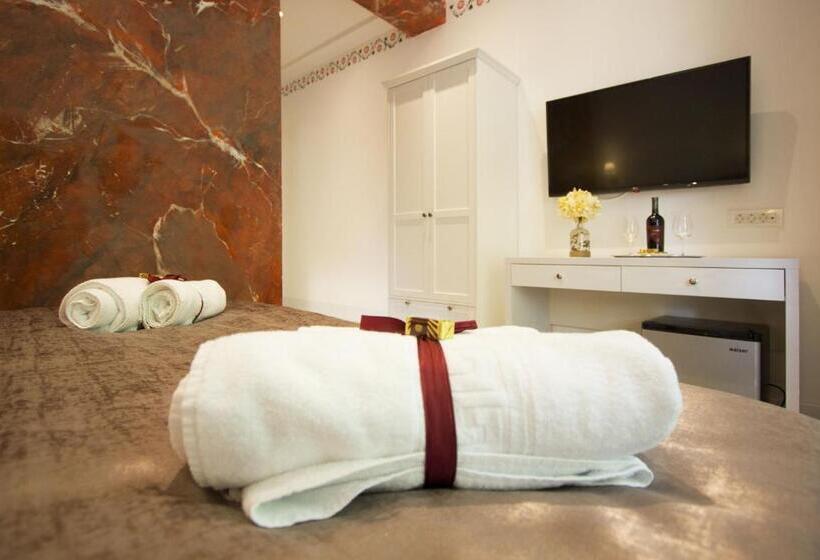 اتاق سوپریور با بالکن, Well Of Life Luxury Rooms