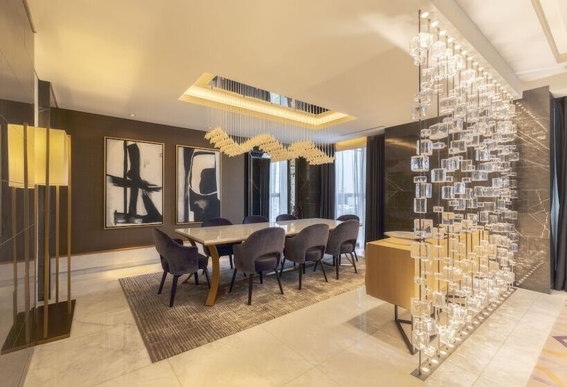 سوئیت رویال, Al Bandar Rotana – Dubai Creek