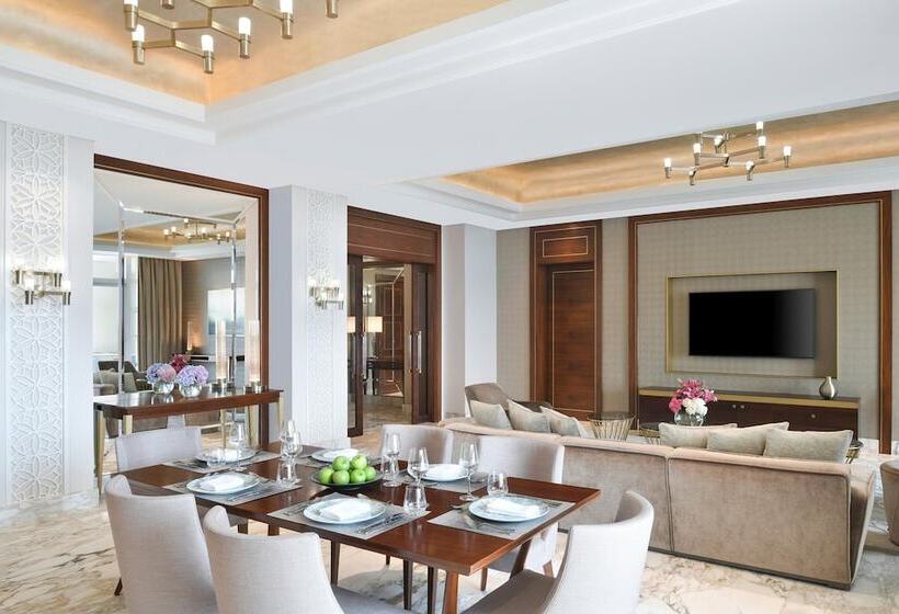 سوییت با چشم‌انداز استخر, Al Messila, A Luxury Collection Resort & Spa, Doha