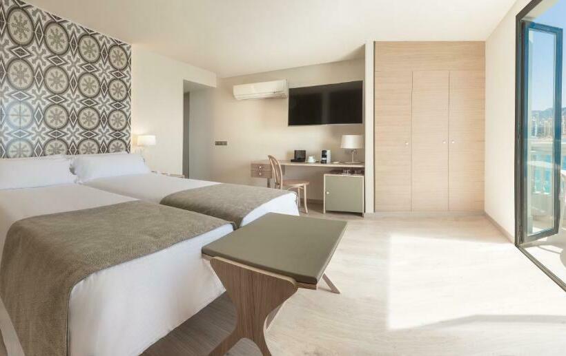 اتاق استاندارد با تراس و چشم‌انداز دریا, Gastrohotel Boutique Rh Canfali