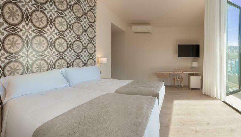 اتاق استاندارد با تراس و چشم‌انداز دریا, Gastrohotel Boutique Rh Canfali