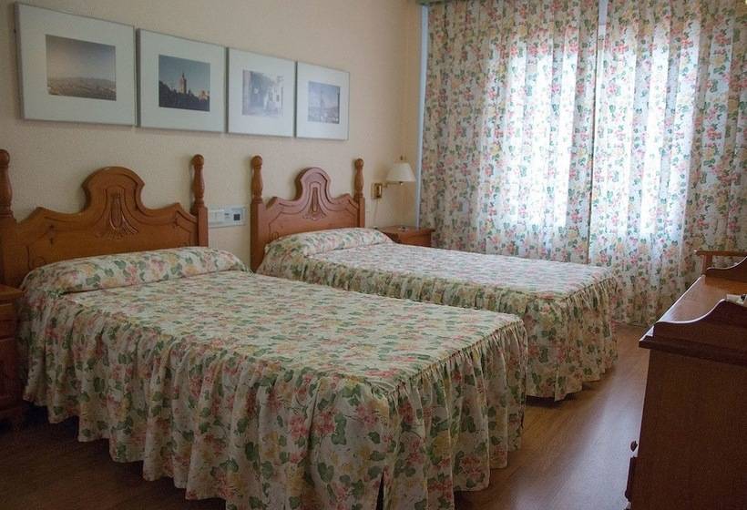 Quarto Triplo Estandar, Terraza Carmona