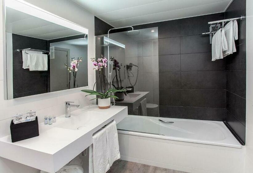 Номер Стандарт Трехместный, Aparthotel Atenea Barcelona