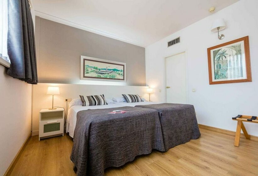 Quarto Triplo Estandar, Aparthotel Atenea Barcelona