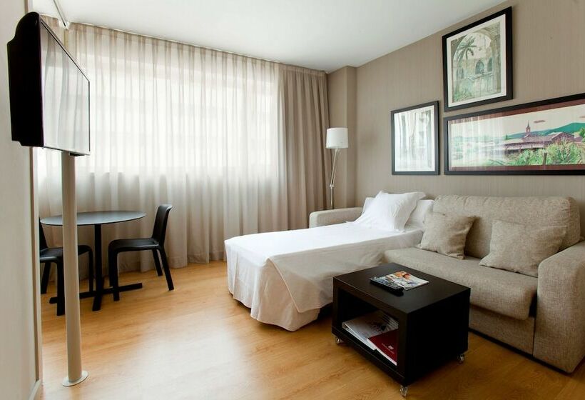 Номер Стандарт Трехместный, Aparthotel Atenea Barcelona