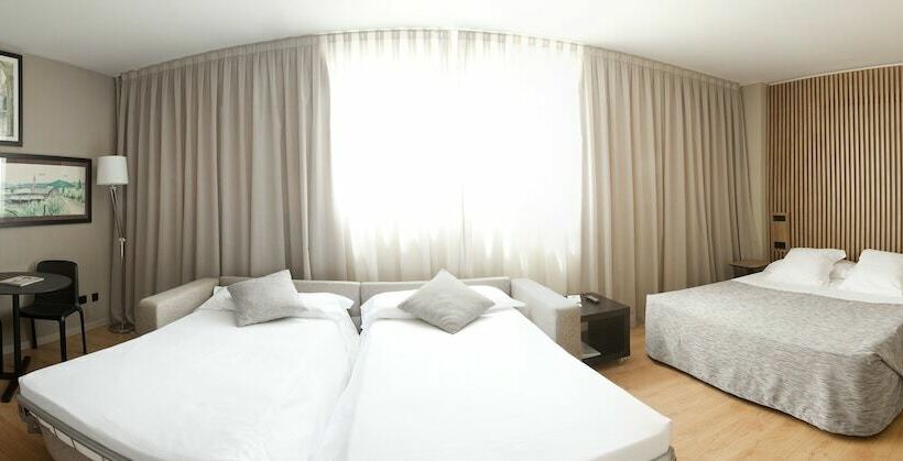 Четырехместный Номер Стандарт, Aparthotel Atenea Barcelona