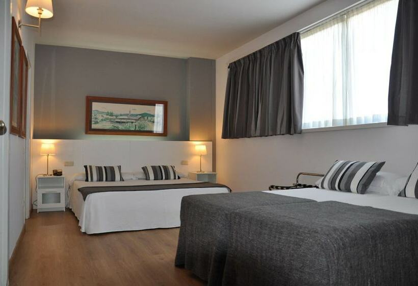 Четырехместный Номер Стандарт, Aparthotel Atenea Barcelona