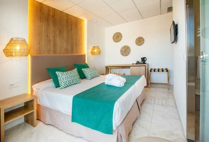 غرفة ديلوكس ذات إطلالة جانبية على البحر, Bahía De Alcudia Hotel & Spa