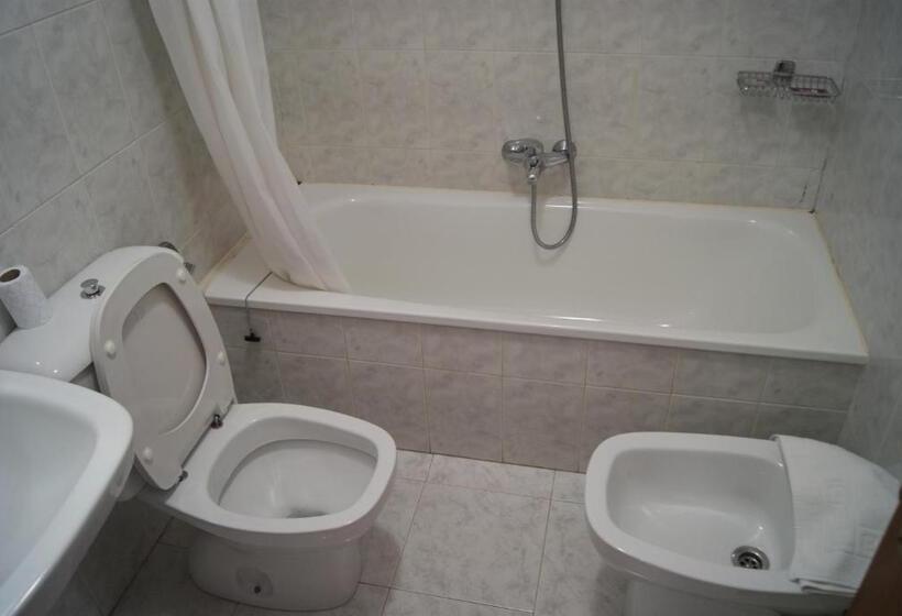 חדר בסיסי לשלושה, Hostal Hermanos Gutierrez