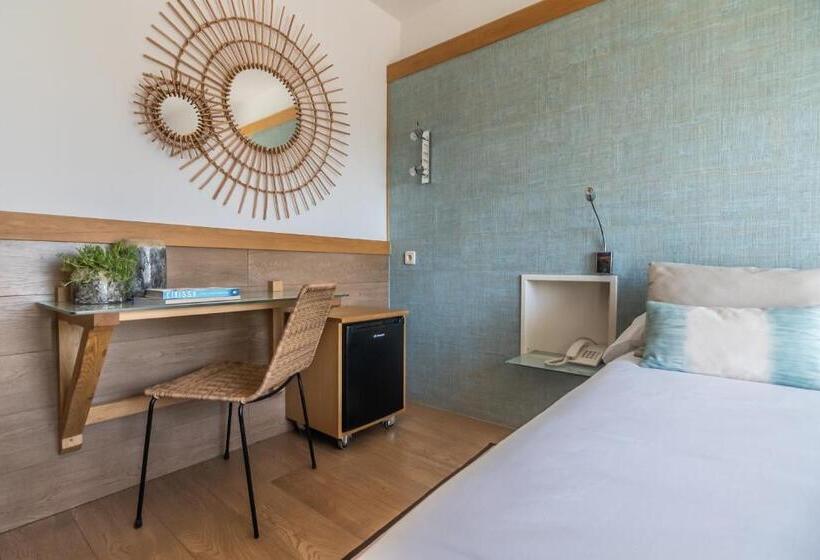 Quarto Estandar com Sacada, Lux Isla