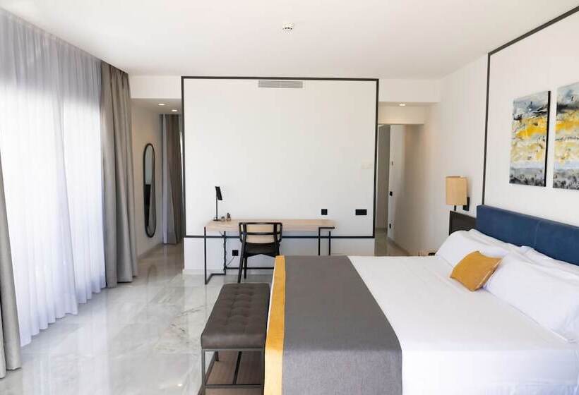 سوییت با چشم‌انداز دریا, Urh Sitges Playa