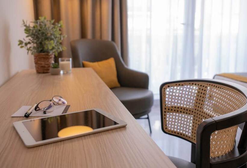 Номер Deluxe Вид на Море Боковой, Urh Sitges Playa