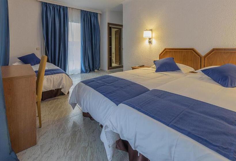 Трехместный Номер Стандарт с Балконом, Vila Calella